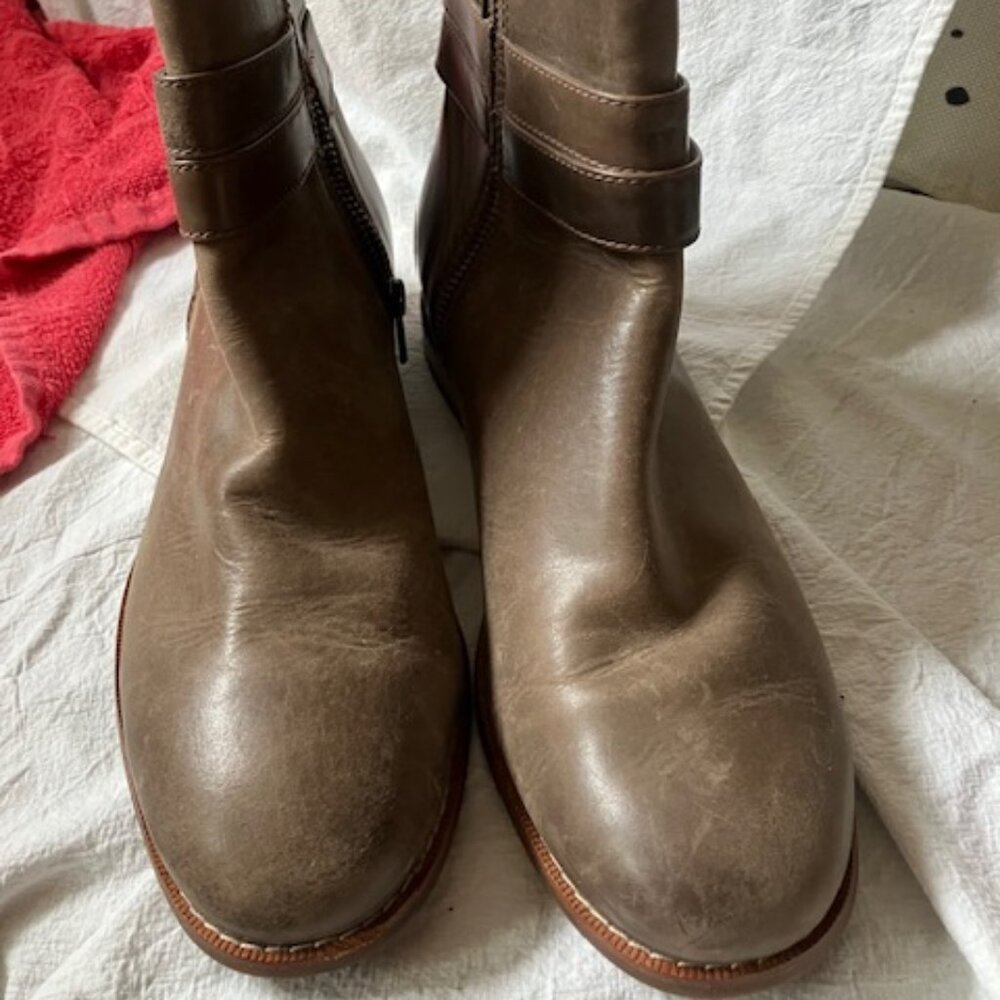 nice pair sperry ankle boots